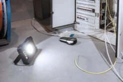 SCANGRIP 03.5631 FLOOD LITE M Akku LED Baustrahler Bis 2000 Lumen Jetzt 03.5661 -Feintool Verkaufe 03 5631 flood lite m floodlight 11