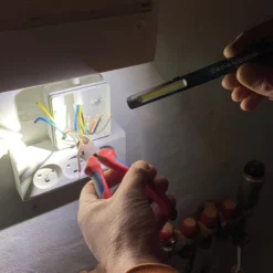 SCANGRIP WORK PEN 200 R Akku-LED-Stiftleuchte Mit Spotlicht Oben - 03.5127 -Feintool Verkaufe scangrip 03 5127 work pen 200 r 002